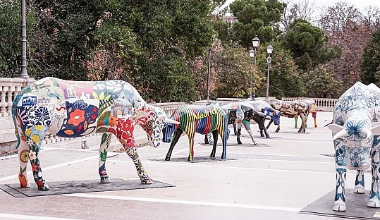 Madrid Cow Gallery subasta sus esculturas en apoyo a los afectados por la DANA